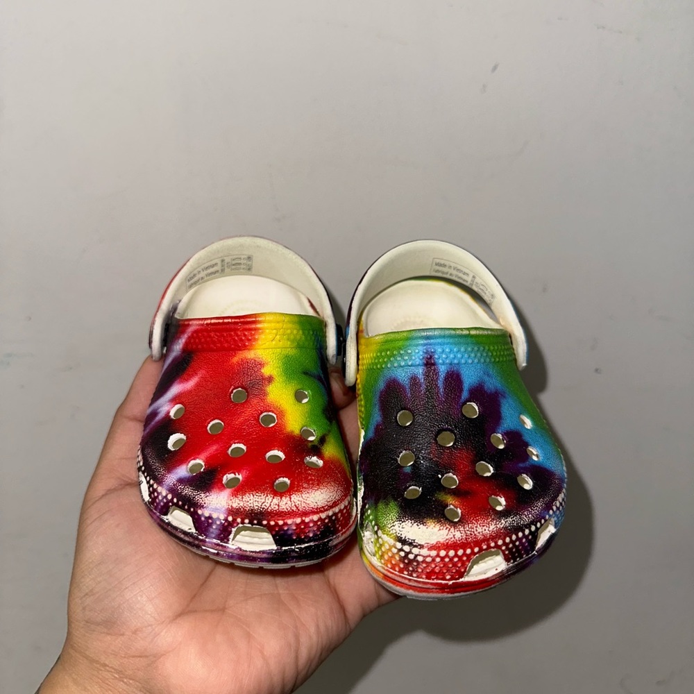 BABY CROCS